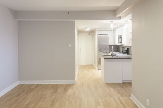Building Photo - 3455 Rue Aylmer Unit 309