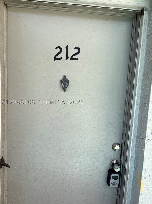 Building Photo - 16215 NE 18th Ct Unit 212