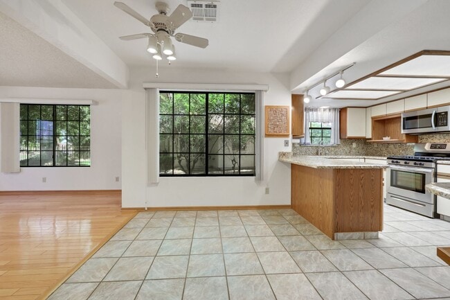 Photo - 55+ community! Super Cute 2-Bedroom Townho...