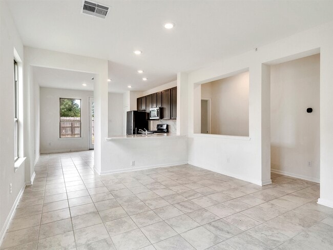 6011 Whitewing Rd