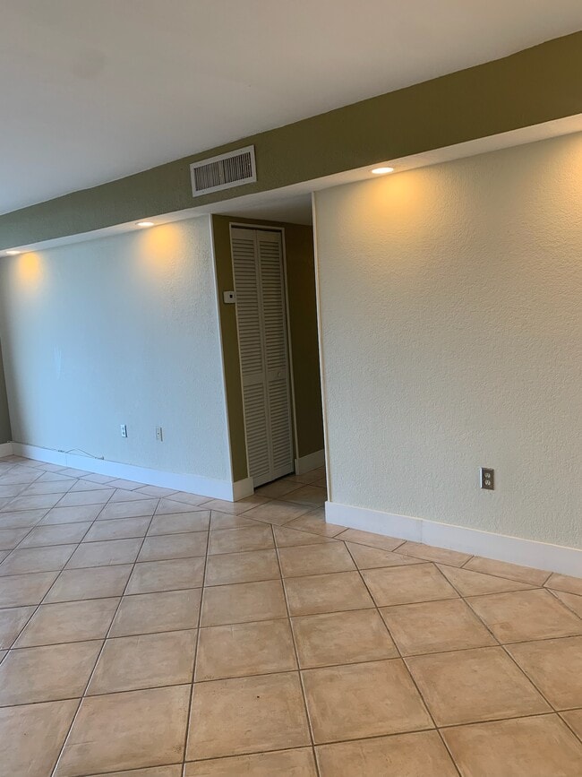 Hallway Entrance - 9310 Fontainebleau Blvd Unit 515