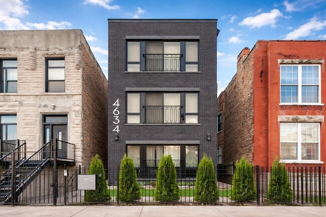 Building Photo - 4634 S Langley Ave Unit 1