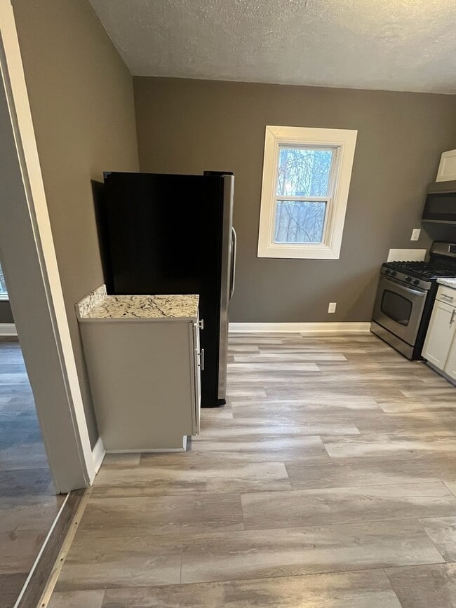 Photo - 239 Straight Ave SW