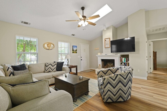 Photo - 529 Pointe S Dr Unidad ID1244829P