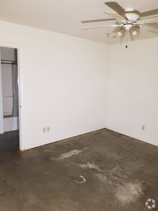 Building Photo - $850 / 1br - Approximately 800 Sq. ft. Cou... Rental