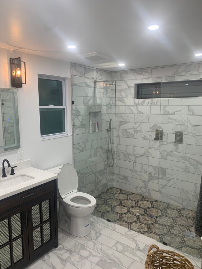 Photo - 2513 Henderson Rd