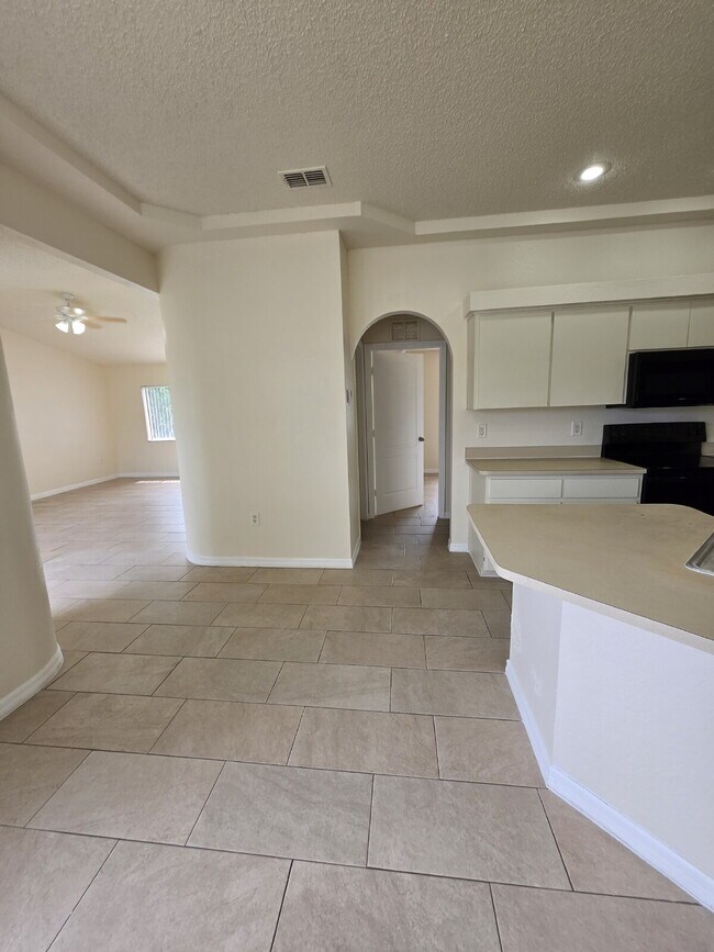 "Charming 3-Bed, 2-Bath Haven in Spring Hill – Your Perfect Florida Retreat!"