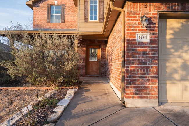 Photo - 404 Grisham Dr