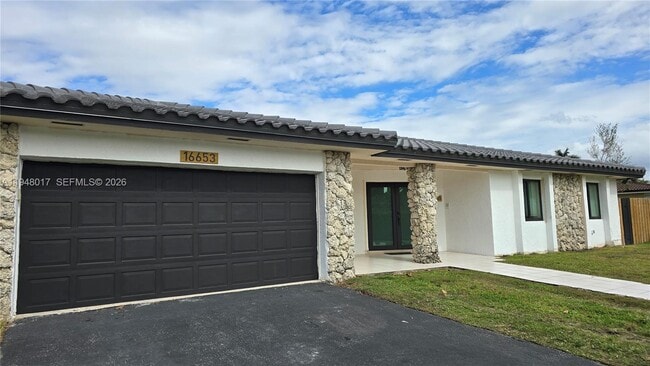 Photo - 16653 Golfview Dr