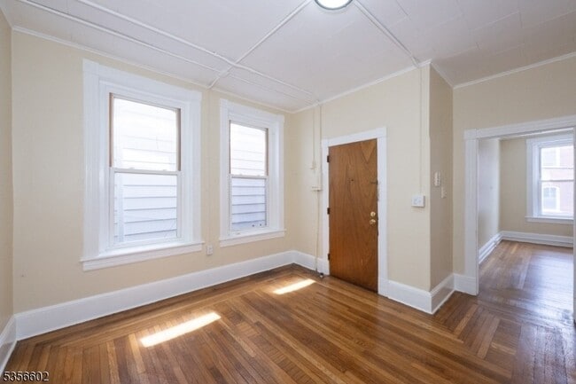 36 E Main St