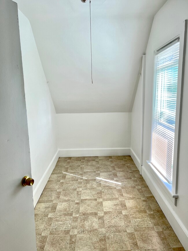 Building Photo - 27 Reed St Unit A