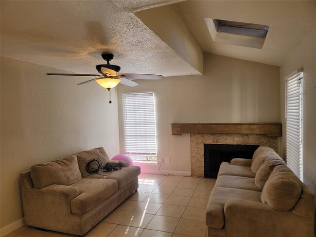 Photo - 8901 S Braeswood Blvd Condominio Unidad 107