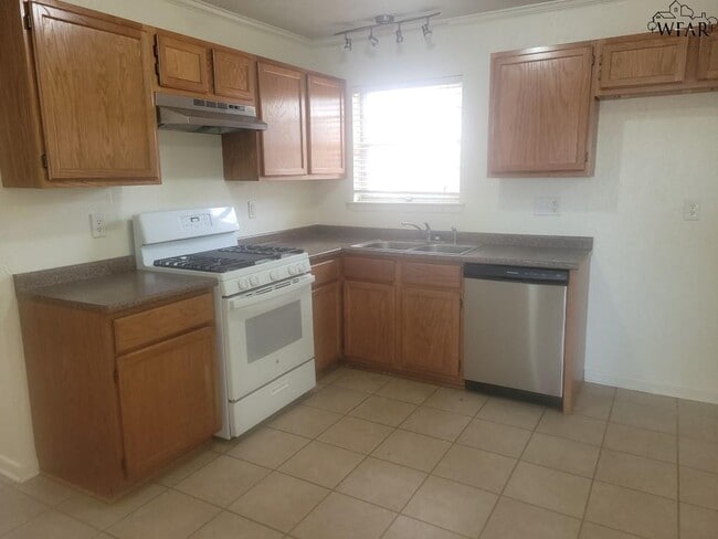 Photo - 1722 Longview St