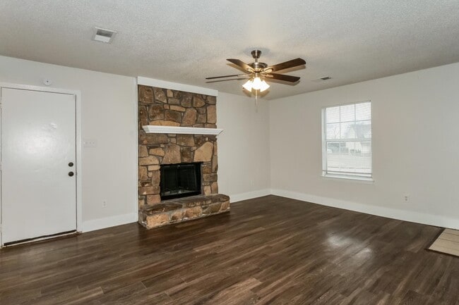 Photo - 4696 Crestfield Rd