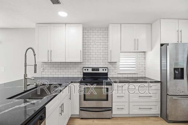 Photo - 4722 Lakeside Cir