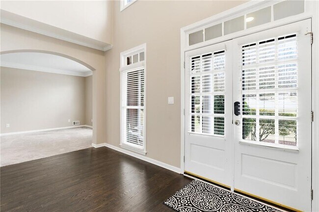 Photo - 310 Stoneleigh Dr SW