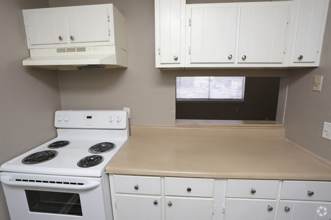 Broadmoor Apartments