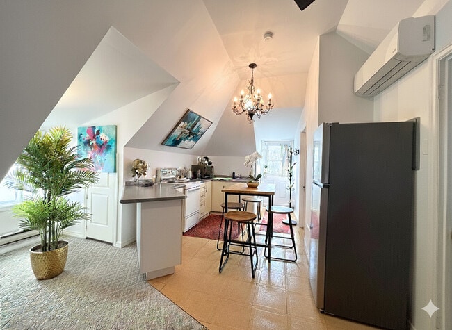 Building Photo - 74 Garfield Ave S Unit Attic