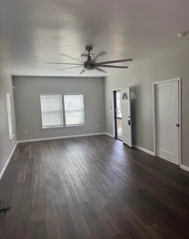 Photo - 4741 Providence St