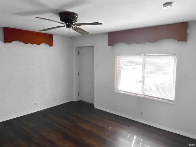 Photo - 128 N Clark St