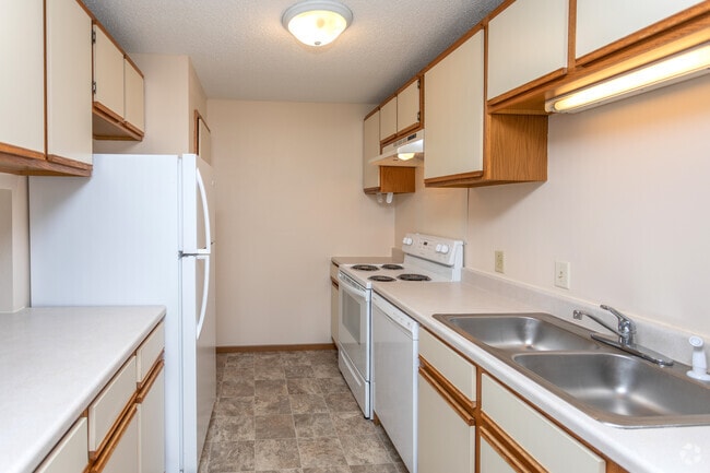 2BR, 1BA - 956 SF