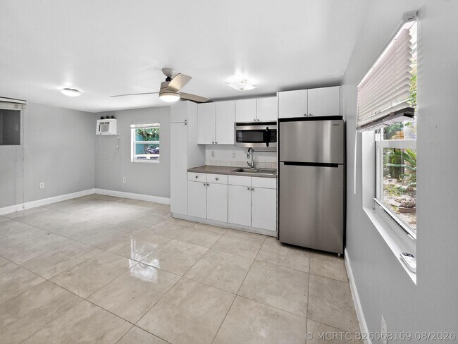 Building Photo - 2426 NE 184th St
