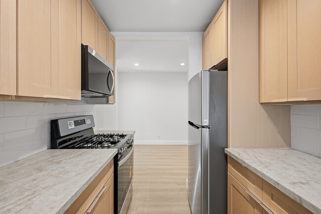 4321 Saugus Ave