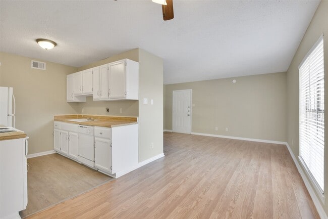 Photo - 1300 Baker Ave Unit D2