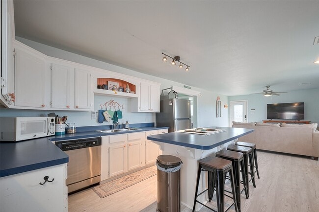 Photo - 510 Oyster St