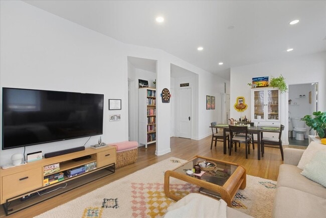 Photo - 2350 W Charleston St Unidad 2F