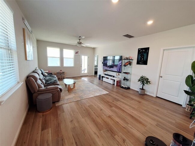 Photo - 417 Dipprey Ln