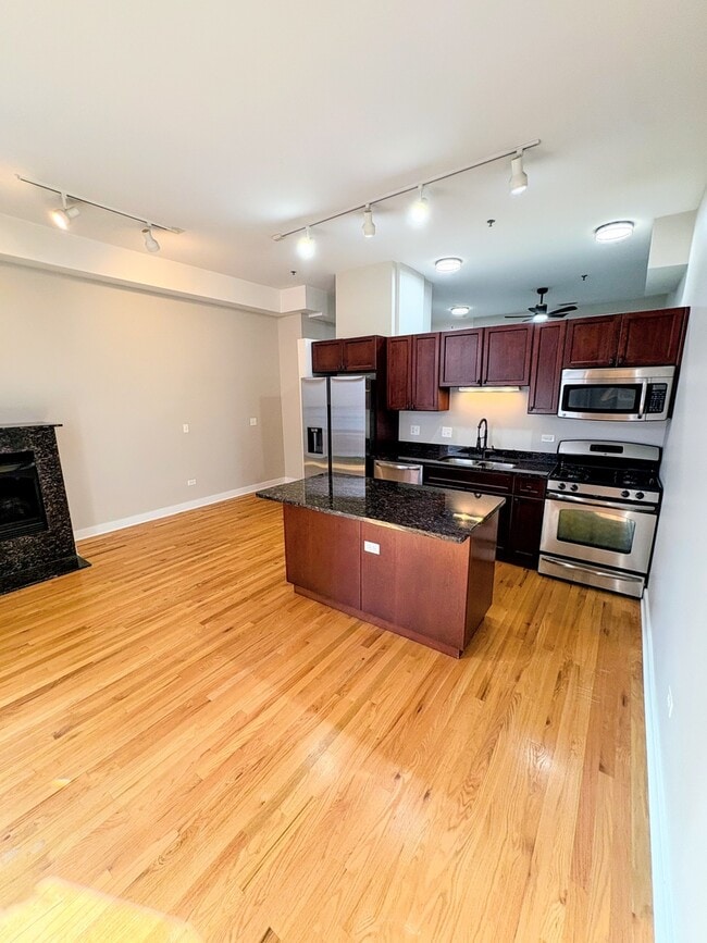 2 S Leavitt St