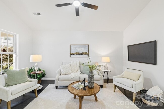 Photo - 913 Tennyson Dr