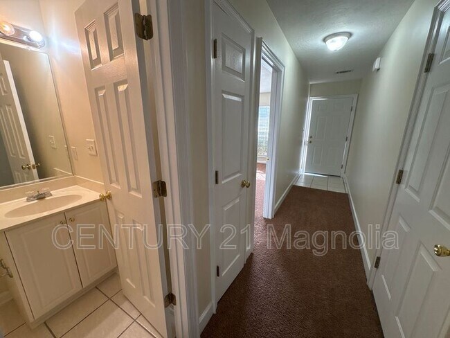 Photo - 303 Caldwell Cir