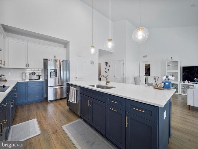 Photo - 208 Hillsdale Pl