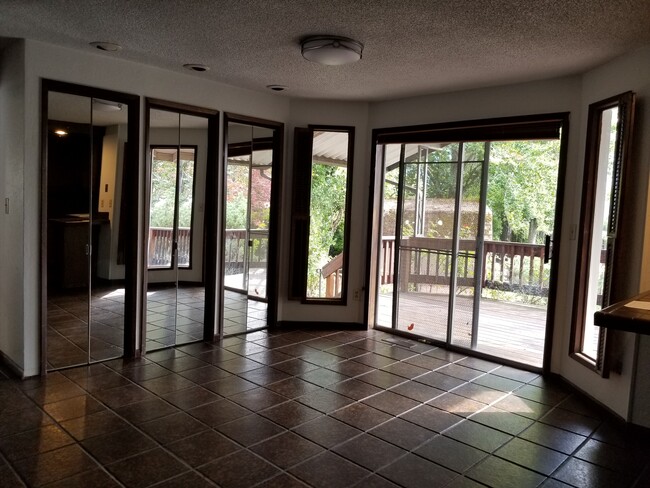 Photo - 1841 NE D St