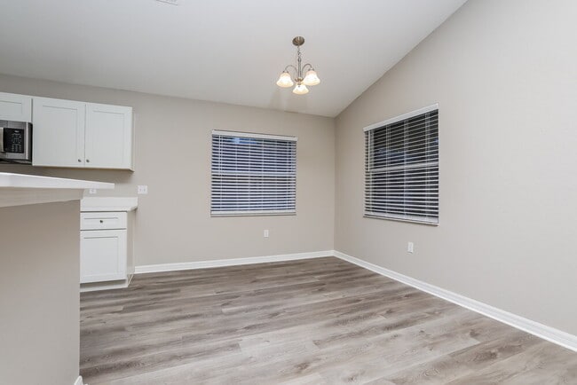 Photo - 827 High Pointe Cir