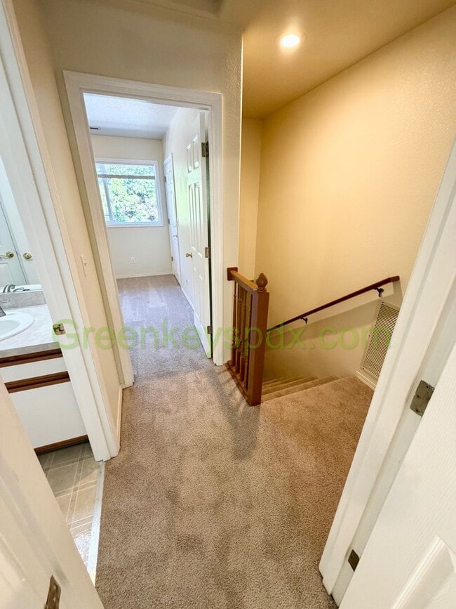 Photo - 1032 SW Halsey St