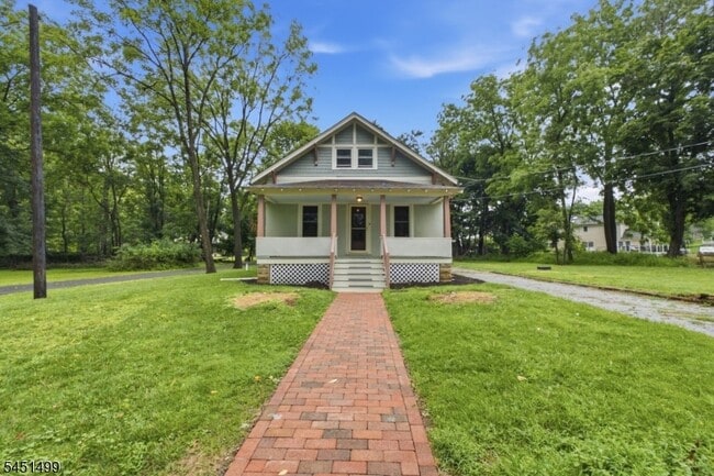 Photo - 11 1st St