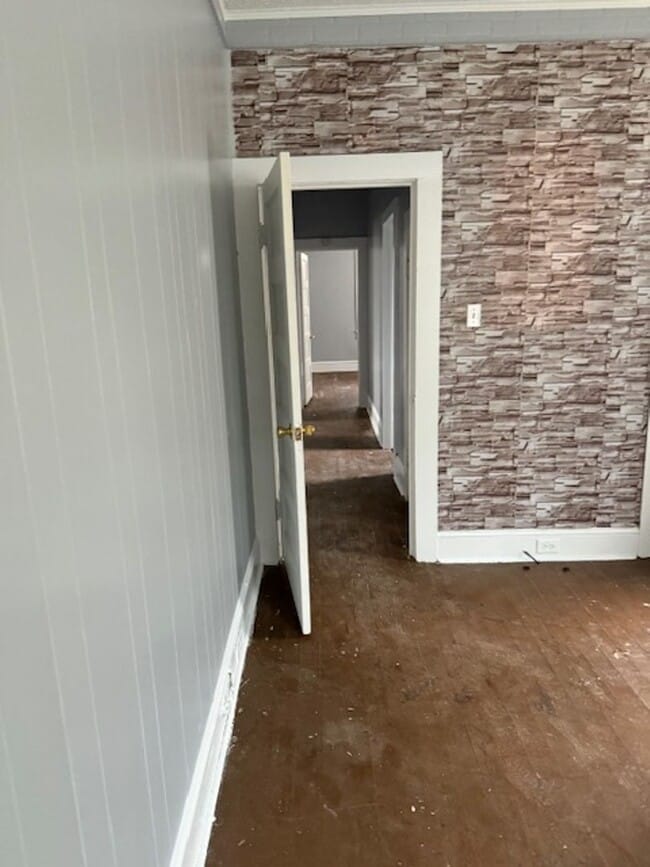 Photo - Discover the perfect blend of charm and convenience in this delightful 2-bedroom bungalow