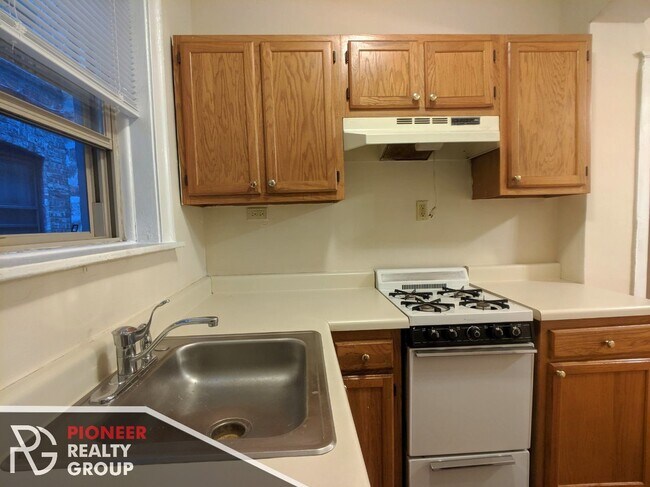 Photo - 4237 N Paulina St