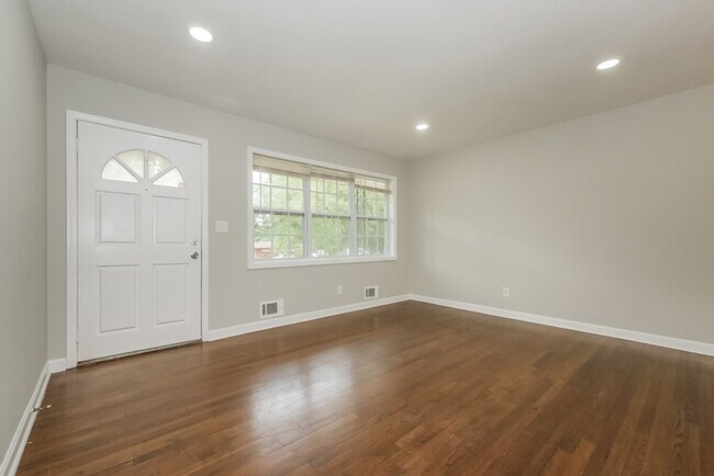 Photo - 195 Greenway Dr