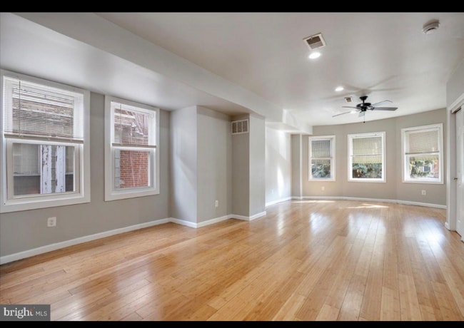 Photo - 109 W Logan St Unit 2