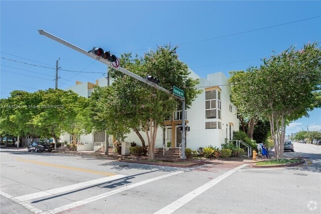 Building Photo - 8041 Harding Ave Rental
