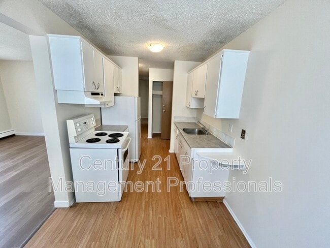 Building Photo - 10824 112 St NW Unit 204