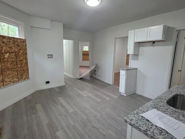 Photo - 69 Frank St Unit #1