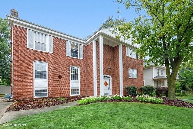 Side Exterior - 140 Arlington Ave Unit 2