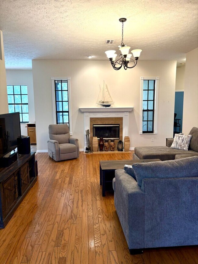 Photo - Beautiful 4bed/2bath Pool Home on Conservation Lot