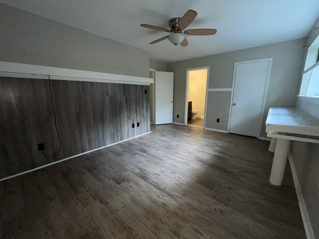 Building Photo - 1212 Schaub Dr Rental