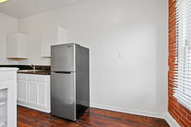 Photo - Hampshire Apartments